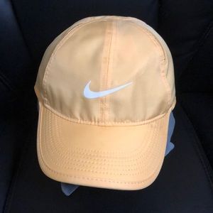 Women’s Nike Feather-Light Fri-fit baseball cap